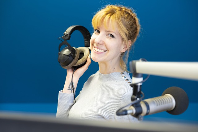 Frau mit Headset beim LPE Test